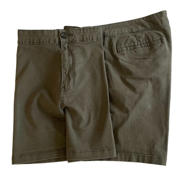 a.n.a. Women's Plus-Size 26 Army Green 4.5" Mid Rise Chino Short - Picture 4 of 12